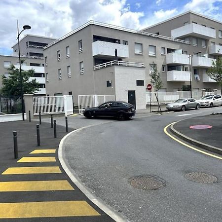La Royaute A 22 Min De Disneyland Et Center Parcs Meaux Luaran gambar