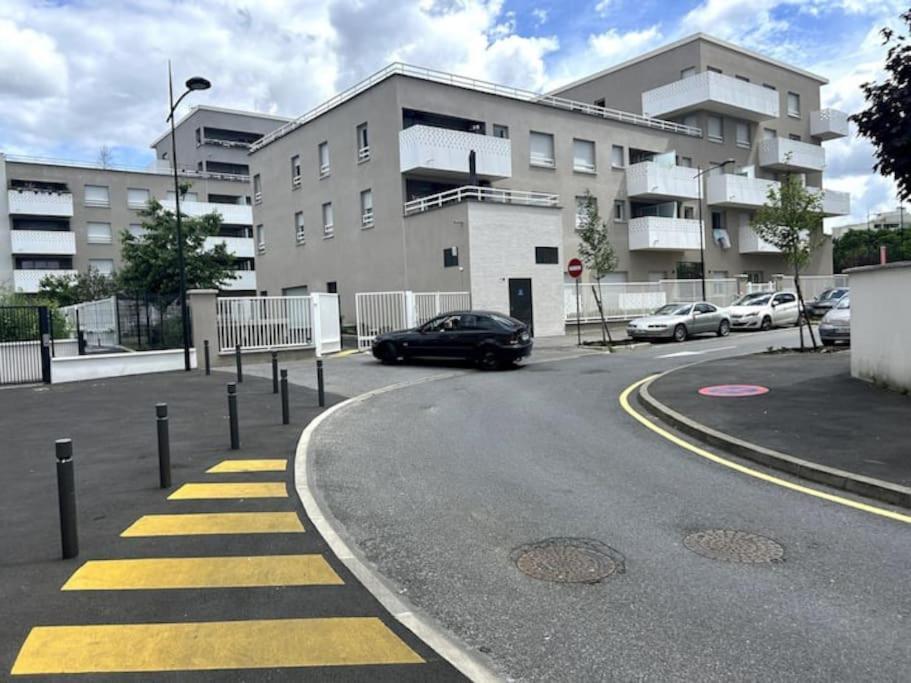 La Royaute A 22 Min De Disneyland Et Center Parcs Meaux Luaran gambar